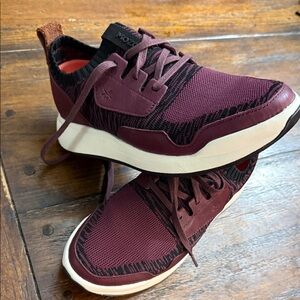 Mozo Women's Burgundy and Black Athletic Shoes